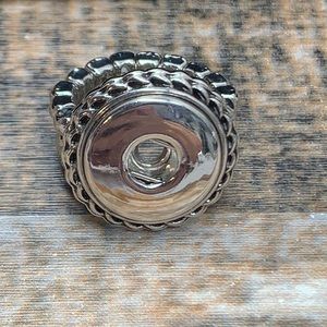 Magnolia & vine stretch ring